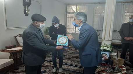  دیدار رئیس دانشگاه علوم پزشکی استان سمنان با خانواده مرحومه اکرم محسنی