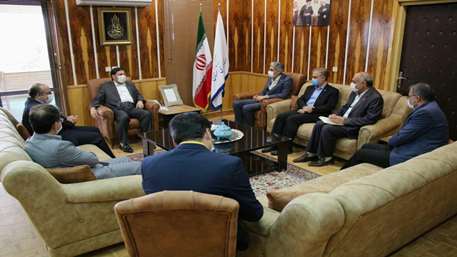   رئیس دانشگاه علوم پزشکی استان سمنان به اتفاق جمعی از معاونین و مدیران این دانشگاه با استاندار سمنان دیدار کرد