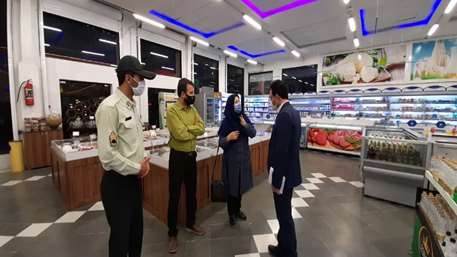  بازدید واحد مهندسي بهداشت محيط مركز بهداشت شهرستان سمنان و نمايندگان دستگاه های نظارتی از مراكز تهيه و توزيع مواد غذايي