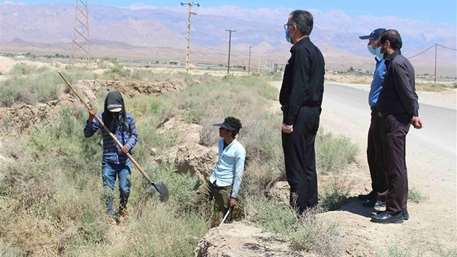  بازدید مدیر شبکه بهداشت و درمان شهرستان دامغان از اجرای طرح مبارزه با مخزن سالک در مناطق آلوده