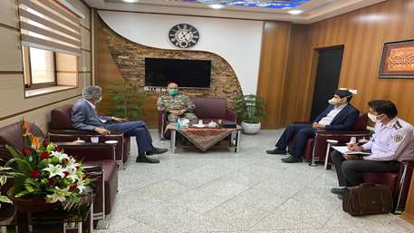  فرمانده پایگاه پدافند هوایی سمنان با رئیس دانشگاه علوم پزشکی استان سمنان دیدار و گفتگو کرد
