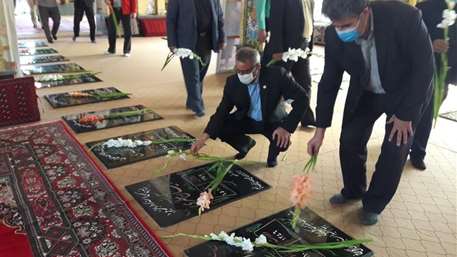  حضور مدير شبكه بهداشت و درمان شهرستان گرمسار در آیین گلباران گلزار شهداي شهر گرمسار