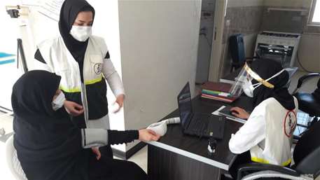  انجام ویزیت و ارائه خدمات بهداشتی به خانوارهاي ساكن در شهرك صنعتي ايوان‌كي به مناسبت هفته دفاع مقدس 