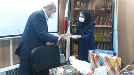  نشست صمیمی قدردانی از فعالیت های ارزنده همکار حوزه معاونت آموزشی دانشگاه برگزار شد